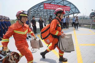 大秋让人感动 过去几天还发烧40几度 今天出战44分钟并命中绝平球